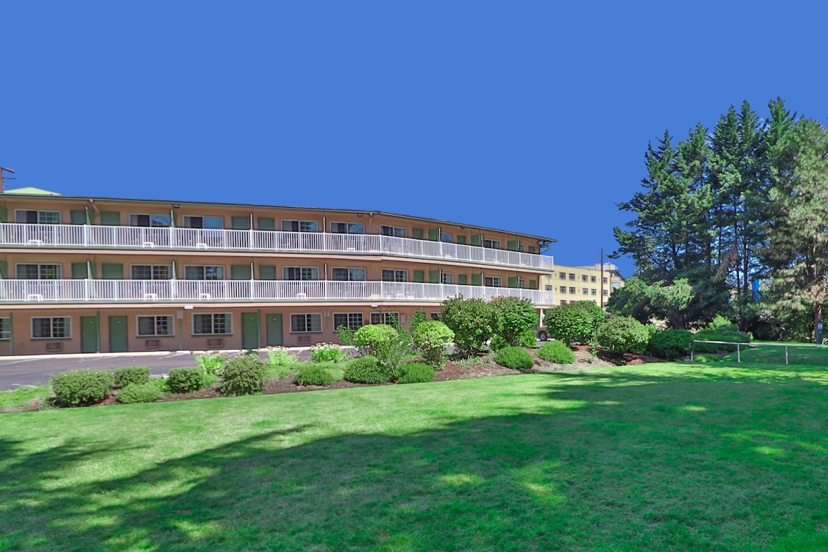 Riverfront Inn - Roseburg