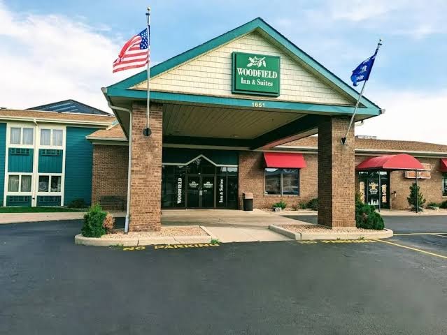 Woodfield Inn & Suites