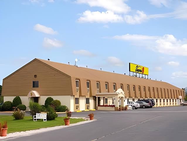 Super 8 by Wyndham Bangor